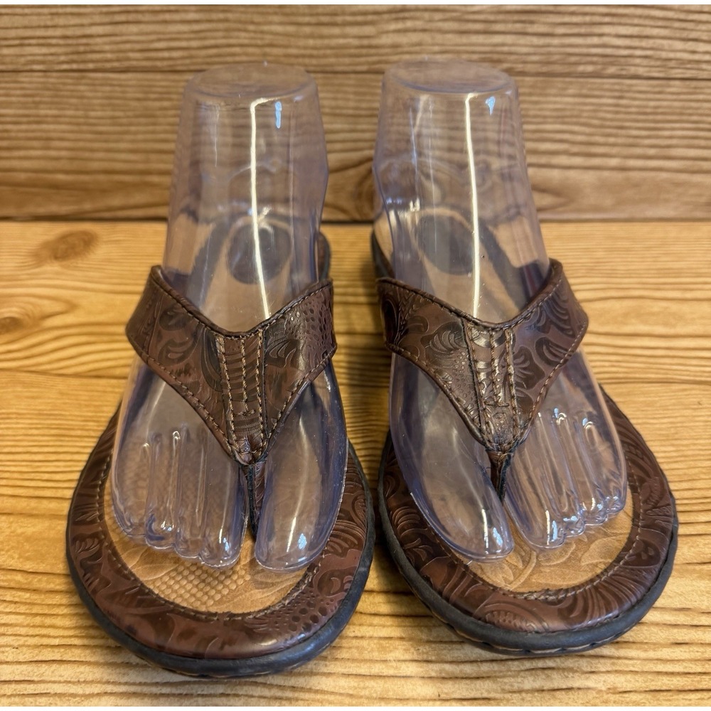 b.o.c. Born Concept Brown Floral Embossed Thong Sandals Women's Sz 8 - Picture 5 of 9